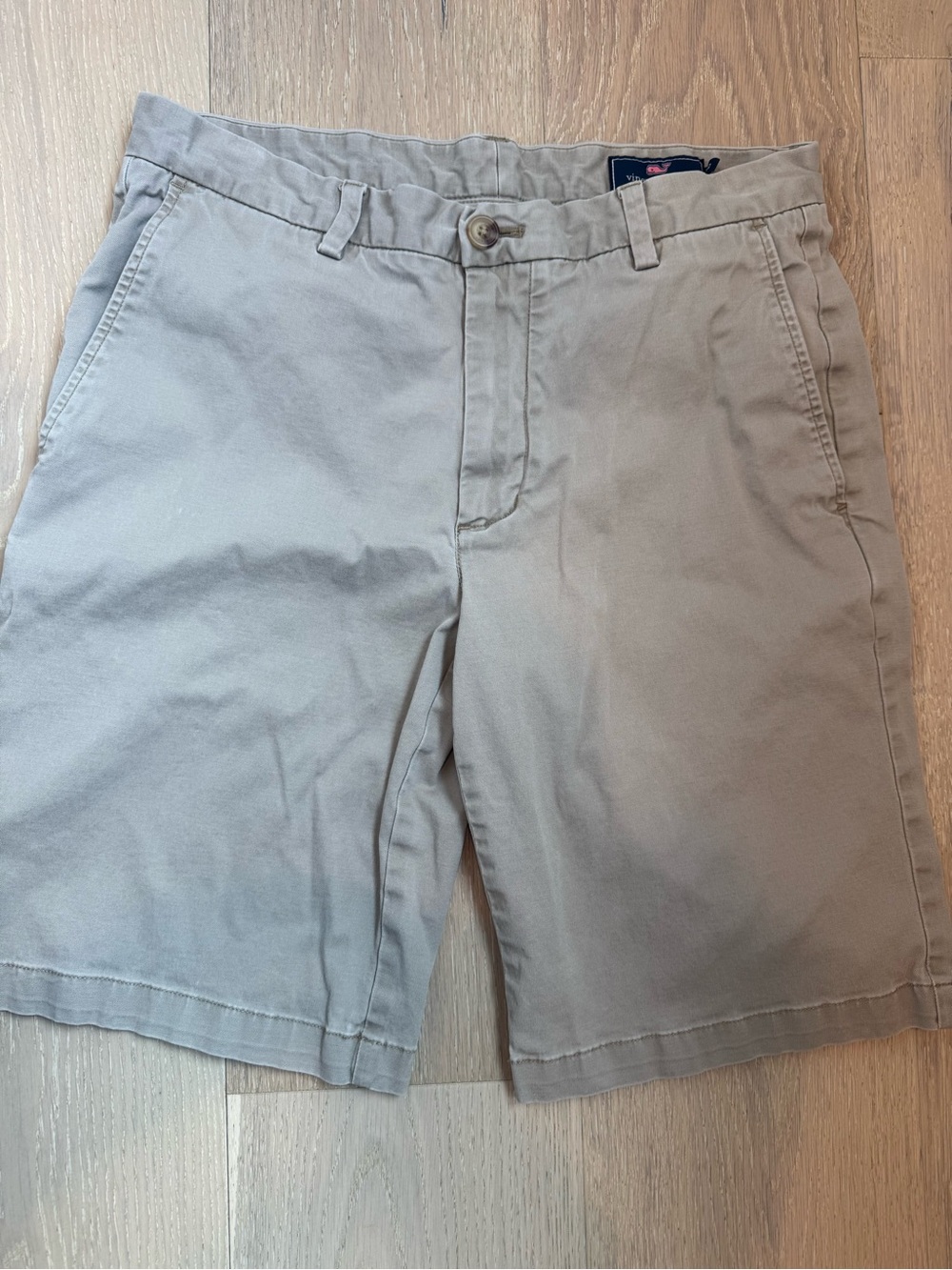 Vineyard Vines Men's Flat Front Shorts in Light Khaki
